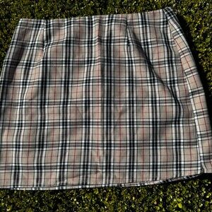 Cute little mini skirt!It’s super light fabric perfect for summer time